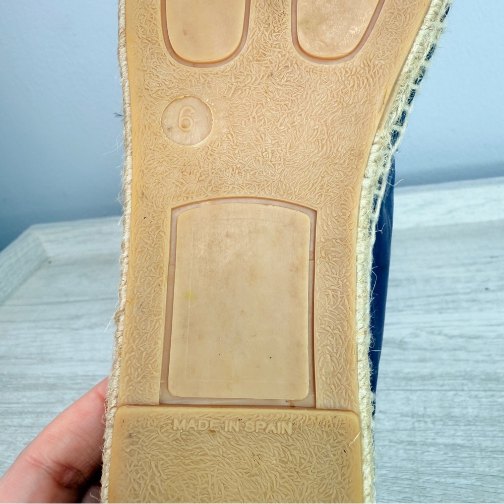 Like New! Patricia Green Lynn blue leather espadrilles size 6 - Picture 9 of 13